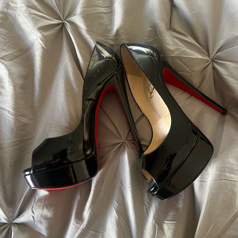 Christian Louboutin Very Privé 120 Peep-Toe Patent Leather Pumps Size 37
